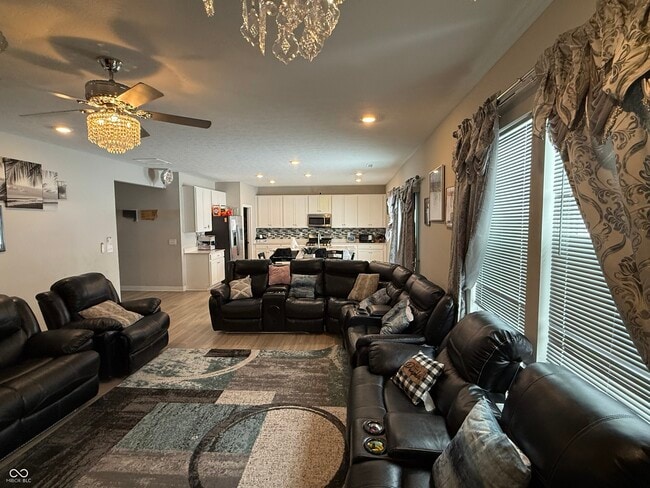 Building Photo - 8754 Laurelton Pl