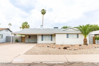 Building Photo - 2140 E Broadmor Dr