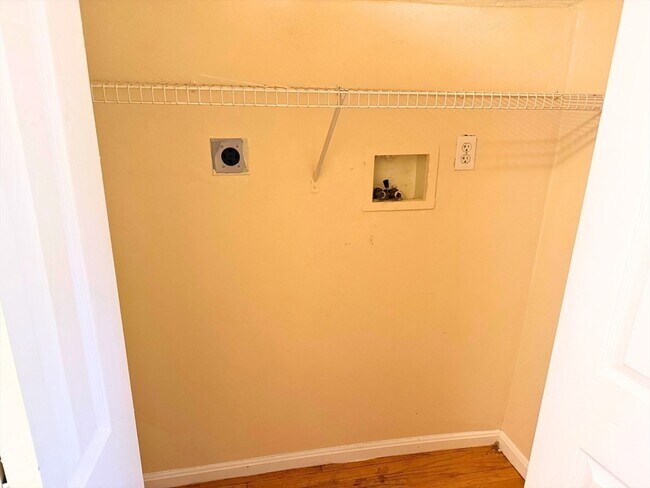 Building Photo - 104 Calvary St