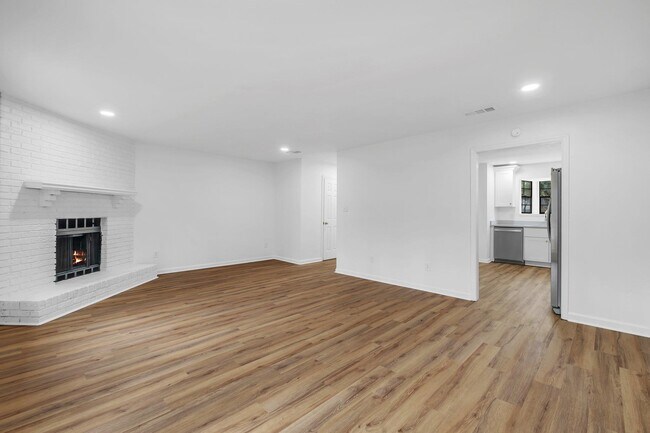 Building Photo - 1305 Cross Creek Cir