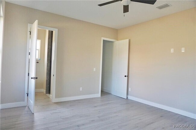 Building Photo - 786 E Dunbar Ln