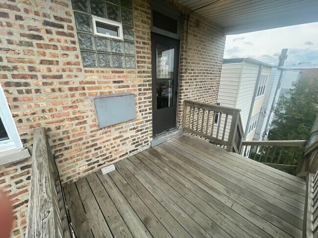 Building Photo - 4933 W Cuyler Ave