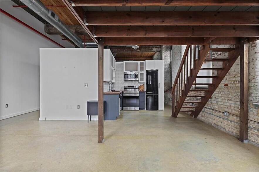 Building Photo - 170 Boulevard NE