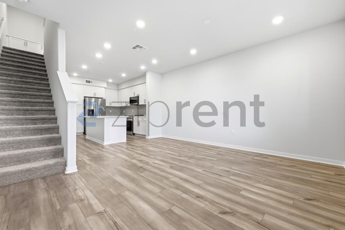 Building Photo - Unit