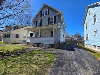 Building Photo - 3 Bedroom - Single Family Home!