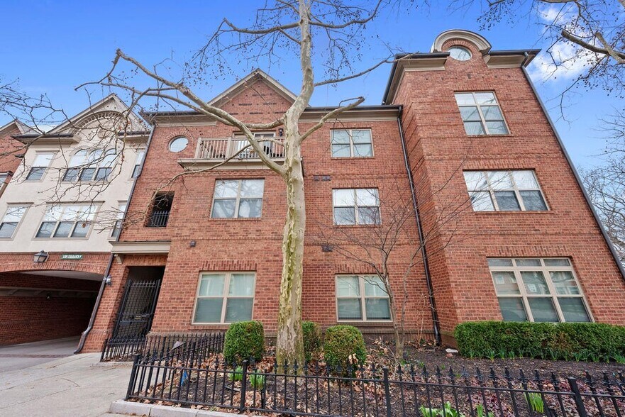 Primary Photo - 35 Buttles Ave