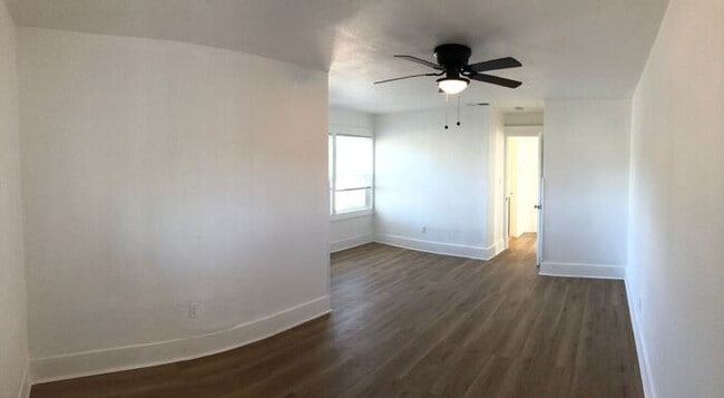 Building Photo - Two Story Home - 7 Bedrooms and 4 Bathroom...