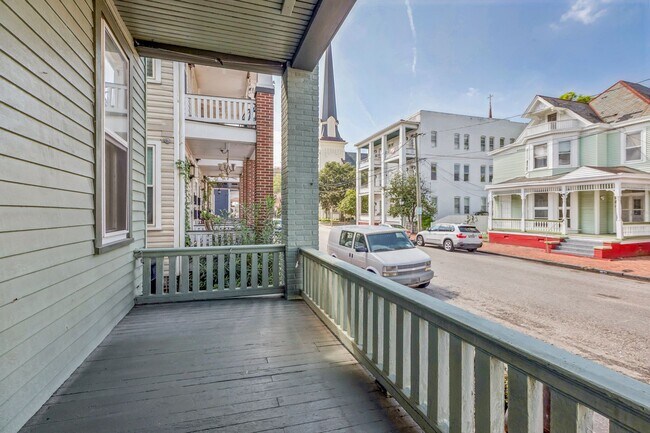 Building Photo - 437 Dinwiddie St