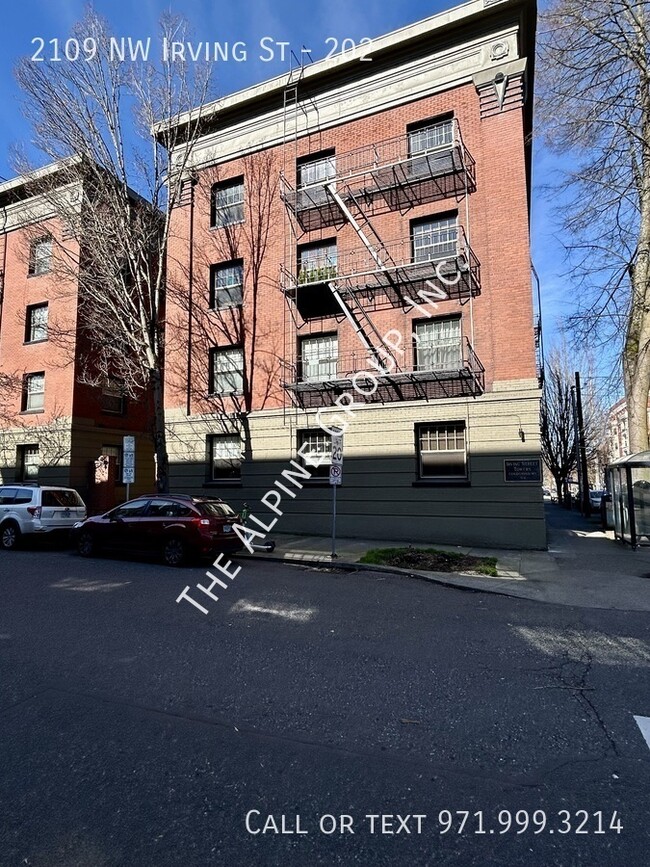 Primary Photo - Bright Corner Unit in NW PDX!