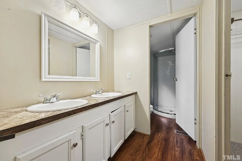 Building Photo - 201 Riverview Dr
