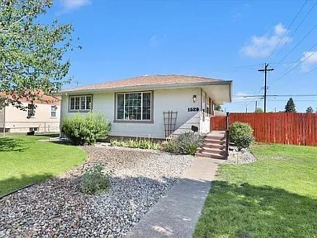 Primary Photo - 1529 E Bismark Ave