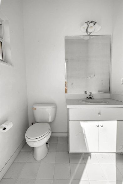 Building Photo - 482 W Fenway Dr