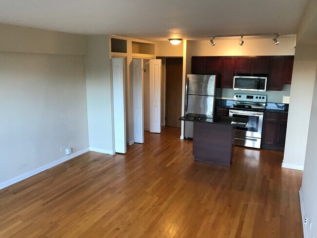 Primary Photo - 4180 N Marine Dr