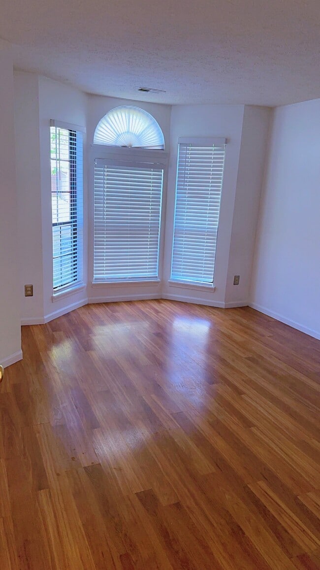 Building Photo - 4112 Eagle Cove E Dr
