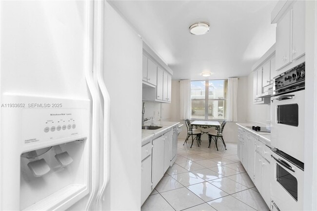 Building Photo - 2751 S Ocean Dr