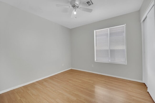 Building Photo - Beautiful 5 Bedroom! New Upgrades! / Coming Soon! 1/23!