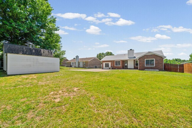 Building Photo - 1409 Janet Way Dr
