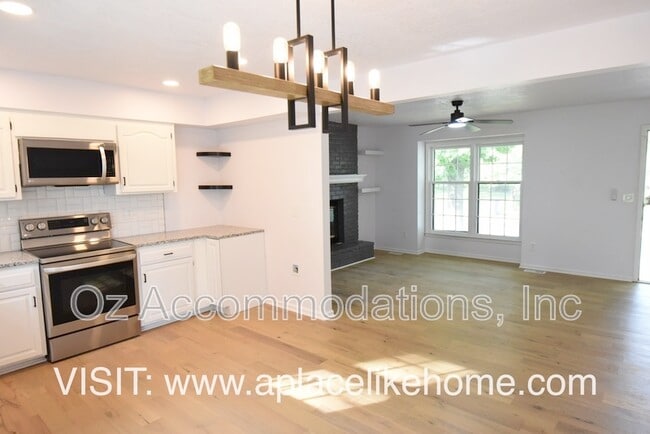 Building Photo - 14121 S Cottonwood Dr