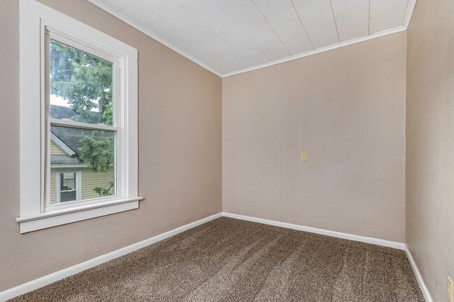 Building Photo - 639 Caledonia Pl