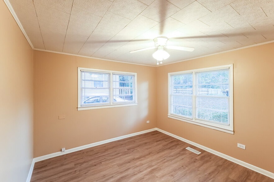 Building Photo - 4188 Powell Ave