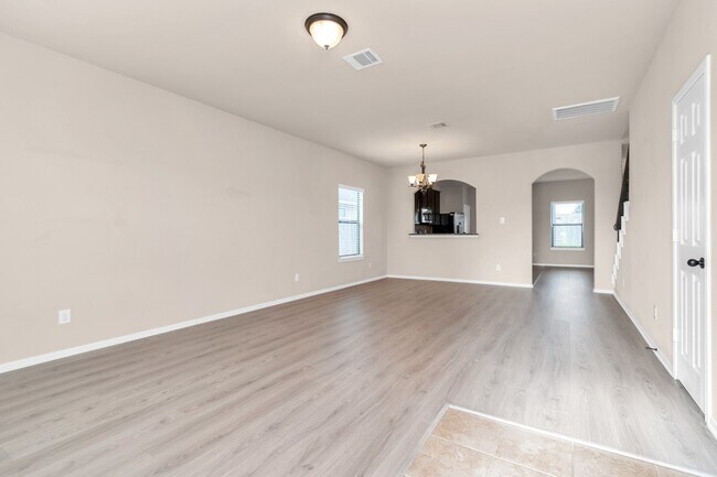 Building Photo - 5635 Round Robin Dr