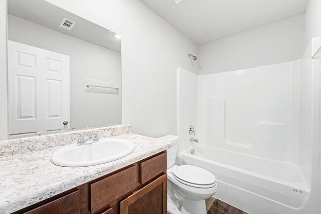 Building Photo - 4404 SW Sackett Ave