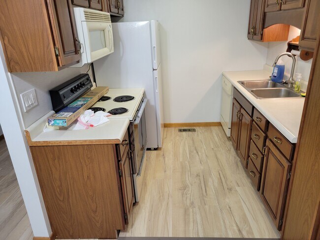 Building Photo - 424 Heritage Cir