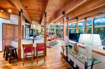 Building Photo - 1396 Forest Hills Dr