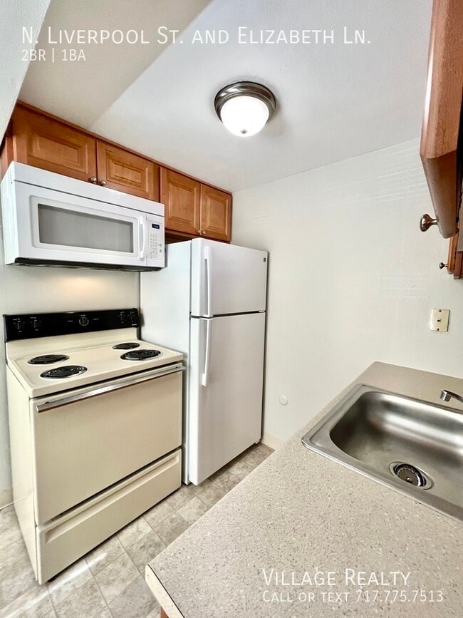 Building Photo - 45 N Liverpool St