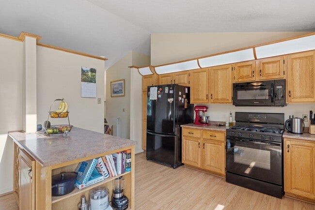 Building Photo - 94 Pullman St