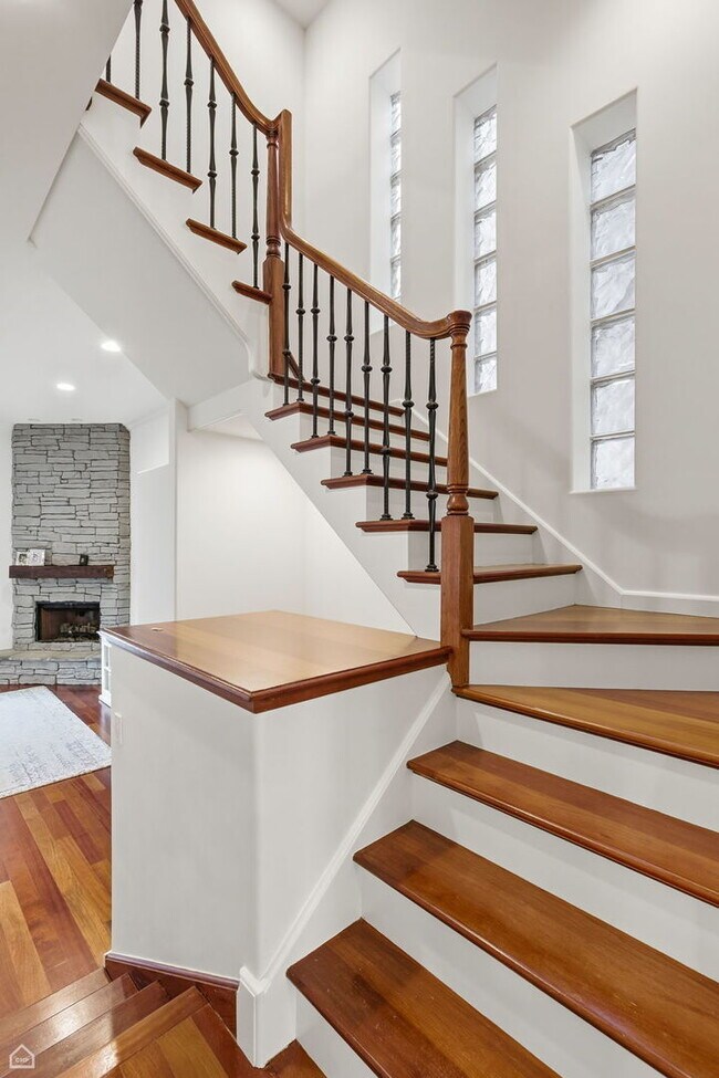 Building Photo - 952 N Racine Ave