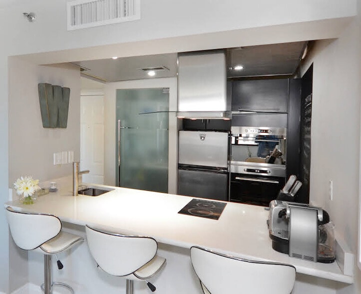Building Photo - 540 Brickell Key