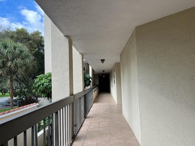 Building Photo - 955 Egret Cir