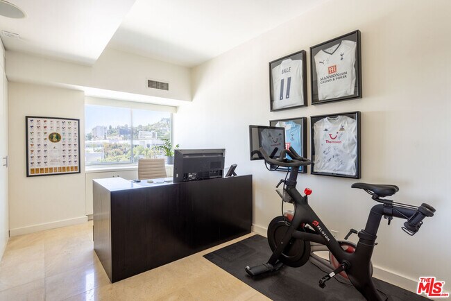 Building Photo - 1155 N La Cienega Blvd