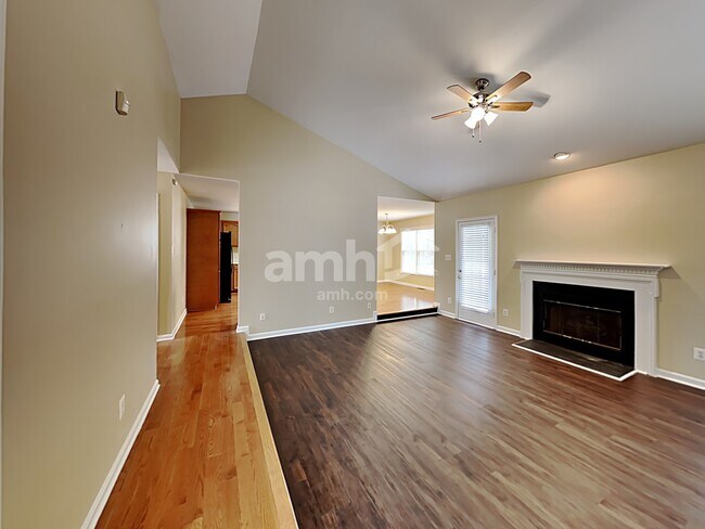 Building Photo - 601 Shiretown Ln