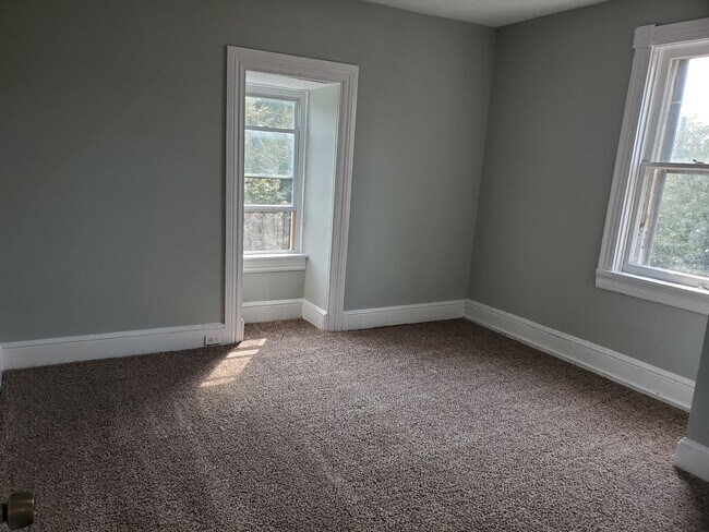 Building Photo - 4 Bedroom 1.5 Bath Home in Lancaster City