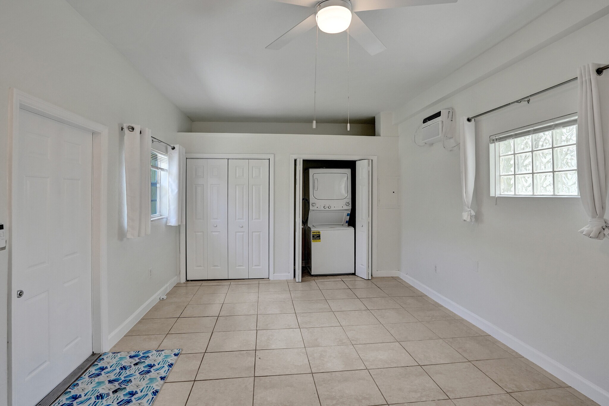 Building Photo - 1012 NE 17th Ct