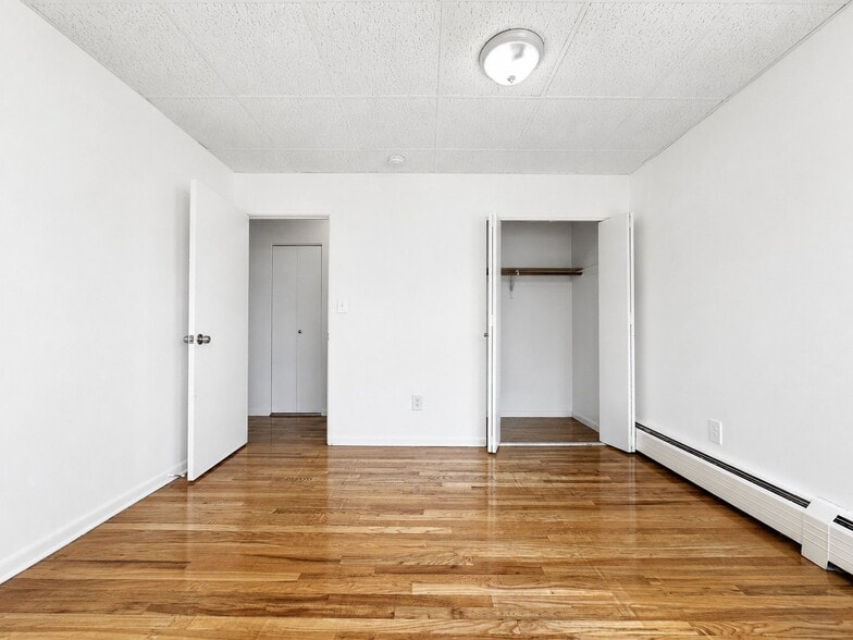 Building Photo - 71 Catlin St
