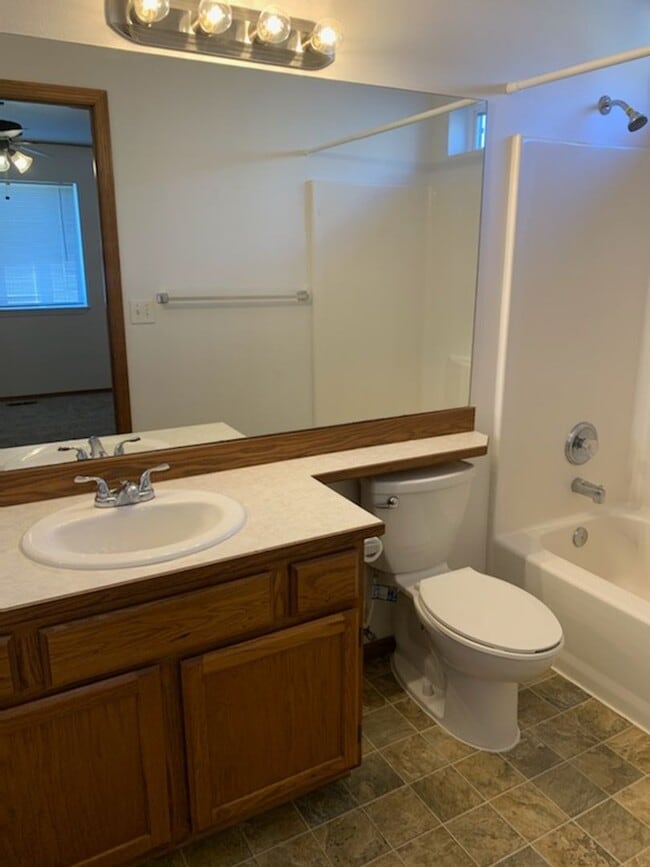 Building Photo - Beautiful home in Coeur D Alene place