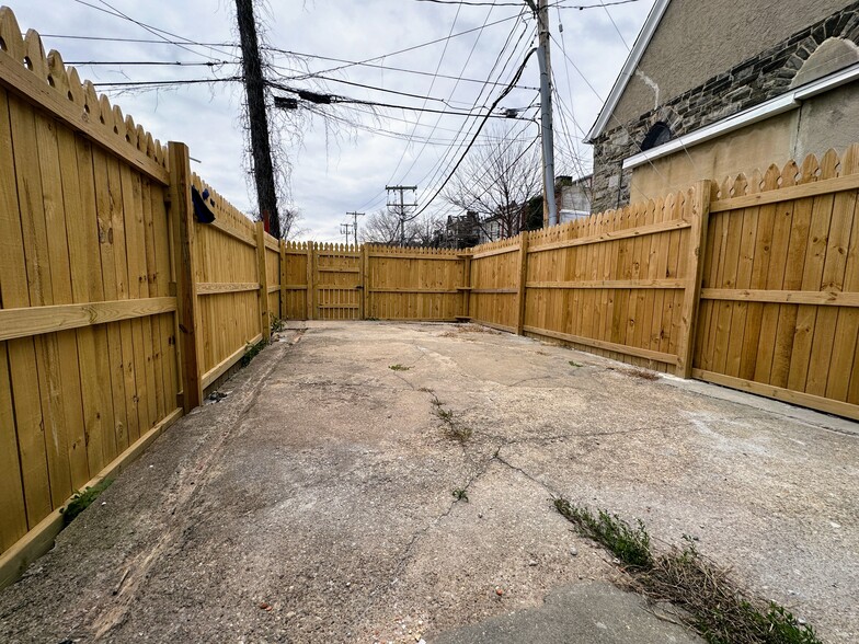 Yard - 1824 N Payson St