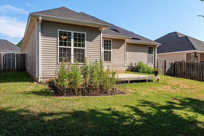 Building Photo - 570 Lory Ln