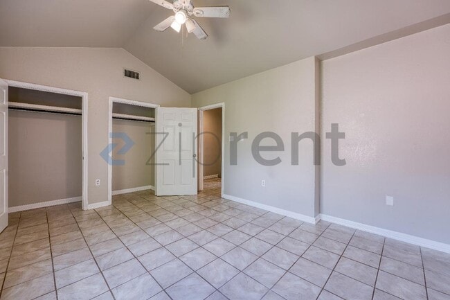 Building Photo - 815 E Sugarcane Dr