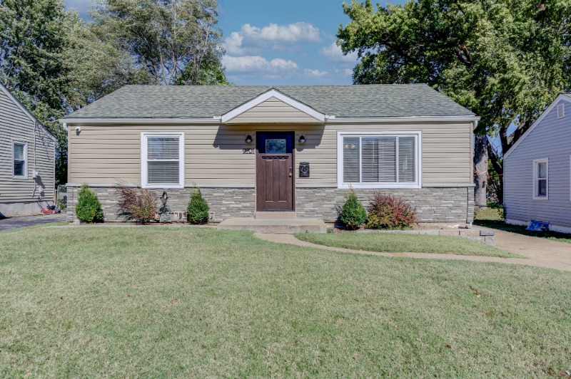 Primary Photo - 9701 Echo Ln