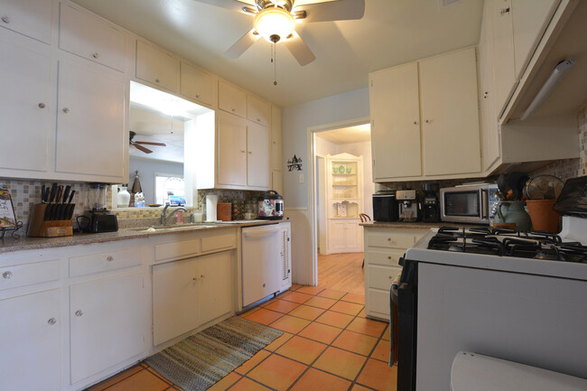 Building Photo - 2513 28th St