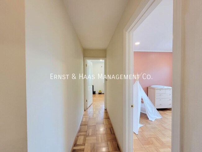 Building Photo - 2054 Pattiz Ave