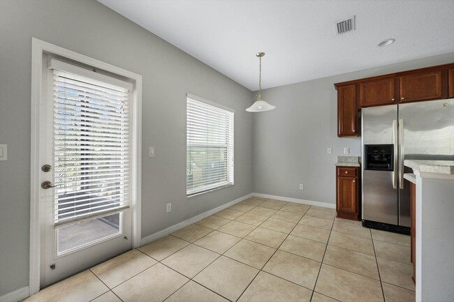 Building Photo - Spacious Water View 3/2.5/1 Winter Park To...