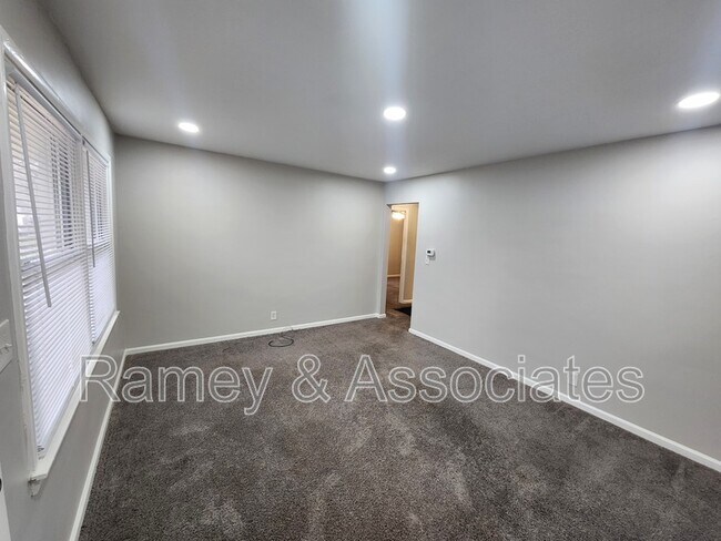 Building Photo - 2306 S 36th St