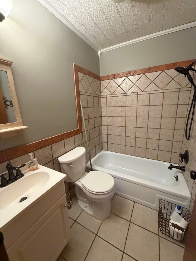 Building Photo - 371 Greenbrier Dr