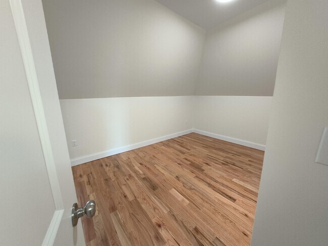 Building Photo - 386 Union Ave