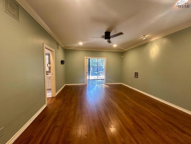 Building Photo - 7 Newcomb Terrace